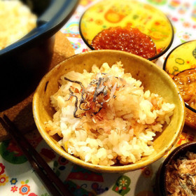 ホタテ(ほぐし身缶)と炊いた 味ご飯