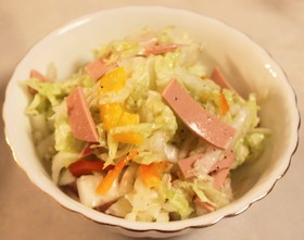 白菜とボローニャソーセージのサラダ