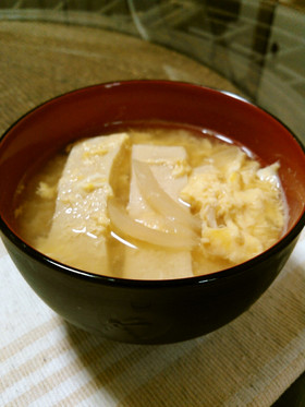 高野豆腐・玉ねぎ・玉子のお味噌汁