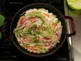 塩糀de白菜と豚肉の重ね蒸し鍋