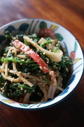 ルッコラとカニカマの胡麻和え