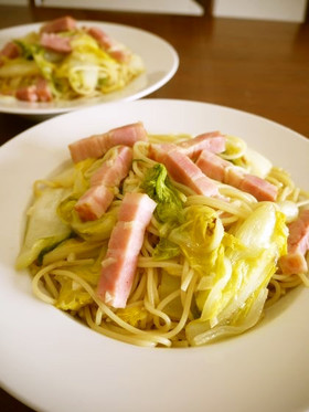 白菜とベーコンの煮込みパスタ♪