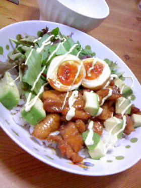 ミツカン黒酢でカフェ風テリマヨ丼