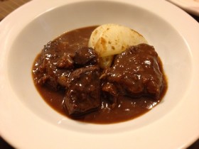 おもてなしに♪牛すね肉の味噌ワイン煮