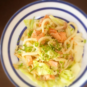 鮭としめじのスイチリマヨ焼きうどんランチ