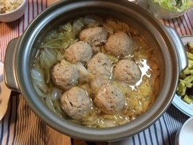 白菜と肉団子の温まる煮物♪