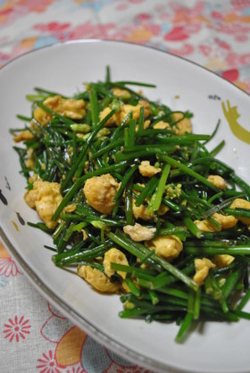 花ニラ（韮菜花）と卵の炒め物