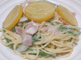 アスパラベーコンの塩レモンクリームパスタ