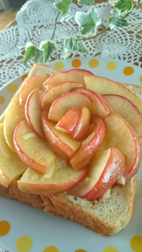 朝食おやつに☆お花風アップルトースト★