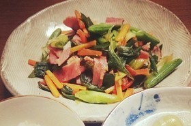 ベーコンとスナップエンドウと野菜炒め