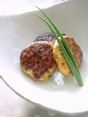 鶏胸肉と高野豆腐のつくね焼き。