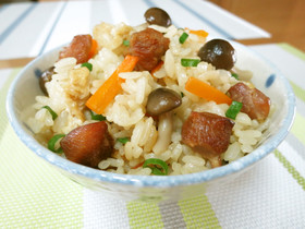 やきとり缶で具だくさん彩り炊き込みご飯