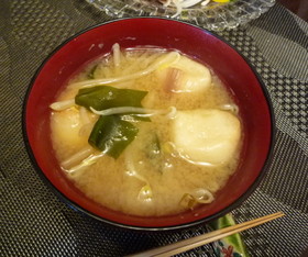 もやし・ワカメ・お麩の味噌汁