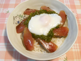 お刺身漬け丼めかぶ温玉のせ♪