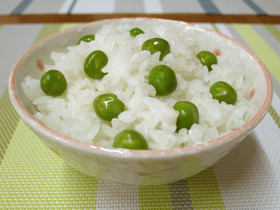 翡翠煮で簡単♡昆布だし風味の艶やか豆ご飯