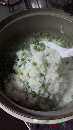 ほくほく最高！炊き込みえんどう豆ご飯♪