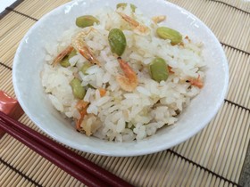 液体塩こうじで枝豆と桜海老の炊き込みご飯