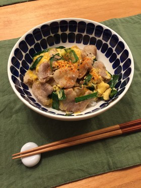 時短＆かんたん♪豚肉とニラの玉子とじ丼