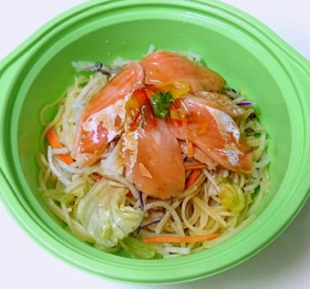 レンジで簡単❗サーモンと野菜の冷製パスタ