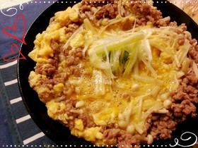 えのきと挽肉☆簡単ふわ②そぼろ卵とじ丼。