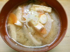 朝食！ 大根 人参と 油揚げの お味噌汁