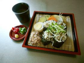 そば海苔巻きのカレーツナつけめん