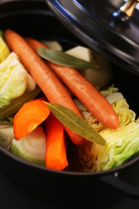 ソーセージとざく切り野菜のポトフ 