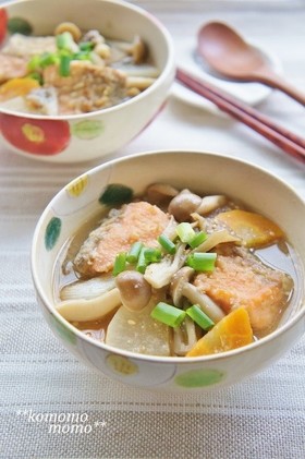 鮭・きのこ・根菜の◆和風ごま味噌スープ◆