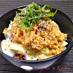 白菜とえのきのつゆだく胡麻味噌納豆丼