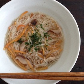 和風だしのにゅうめん（椎茸と人参）