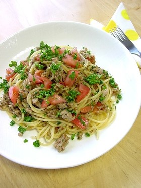 パセリたっぷり挽き肉のパスタ。