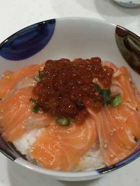 めんつゆで簡単美味❤︎サーモンの漬け丼