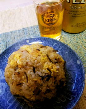 ビールがススム★ガリと塩昆布のチャーハン