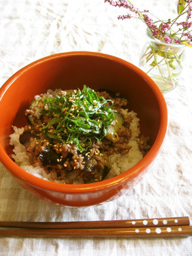 なすの味噌そぼろ丼