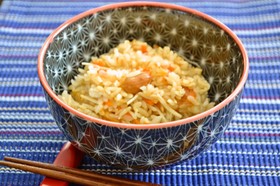 ピーナツ入り 柿の種で炊き込みご飯　