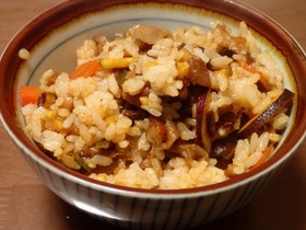 天然なめこ等6種キノコ、根菜の混ぜご飯