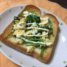 朝食に☆ホウレンソウと卵のトースト