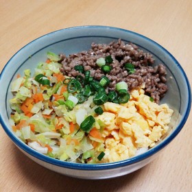 野菜たっぷり♡味噌そぼろ丼