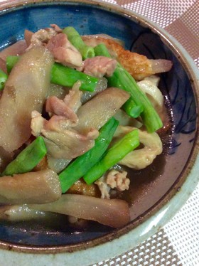 少量の肉で美味！ゴボウと鶏肉の煮物