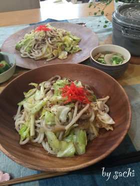 作り置きの肉味噌とキャベツの焼うどん