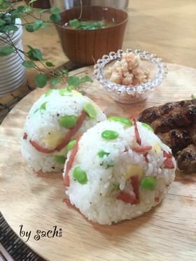 ベーコンと枝豆チーズのオイルおにぎり