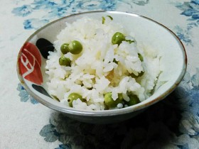 旨～♬エンドウ豆ご飯とエンドウ豆おにぎり