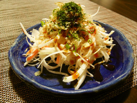 お好み焼き味！新たまねぎの生サラダ