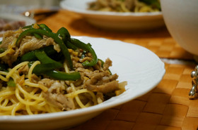 豚肉とピーマンのパスタ（焼き肉のたれ）