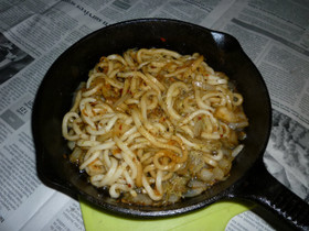 シンプルなアヒージョ･オイルの焼きうどん