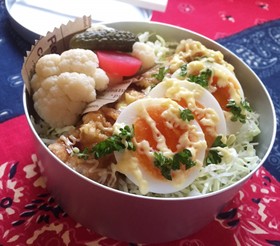  お弁当も(◕‿　◕♪可愛いチキン南蛮丼