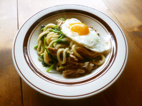 ほうれん草と豚肉の焼きうどん♪