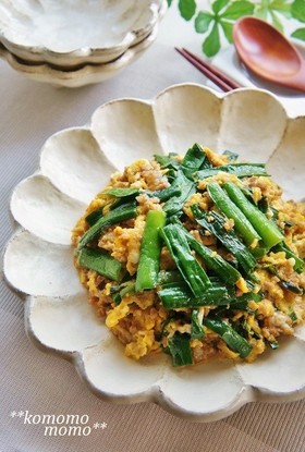 甘辛味でご飯がすすむ♫挽き肉入りニラ玉