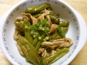 簡単！豚肉と ししとうの胡麻油で甘辛炒め