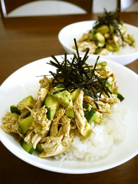 鶏ささみのアボカドときゅうりの和風丼♪